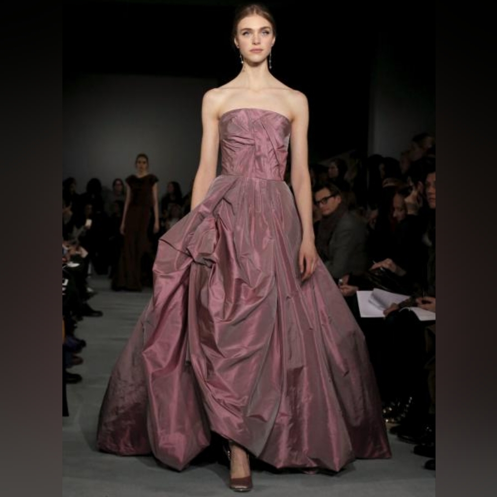 □$7,499 NEW OSCAR DE LA RENTA SILK STRAPLESS RUNWAY GOWN US 8 - Picture 10 of 16